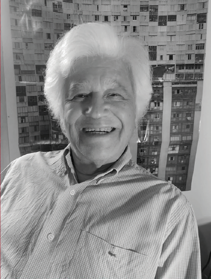 Rosto do autor Cyro Kusano, foto em preto e branco